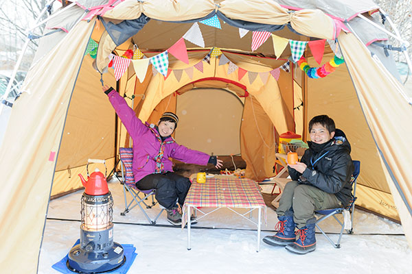 冬の雪中キャンプ